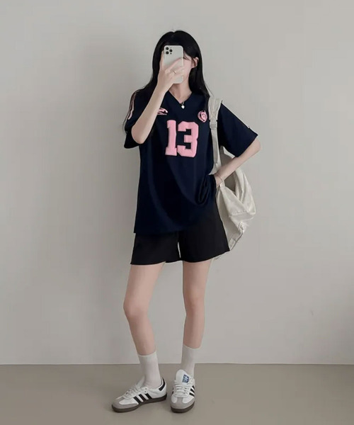 VIVID LADY(ビビッドレディー)の「ナンバリング Vネック 半袖Tシャツ(Tシャツ/カットソー・レディース・グレー/ネイビー/ホワイト・FREE)」の4枚目の写真