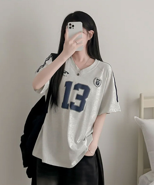 VIVID LADY(ビビッドレディー)の「ナンバリング Vネック 半袖Tシャツ(Tシャツ/カットソー・レディース・グレー/ネイビー/ホワイト・FREE)」の6枚目の写真