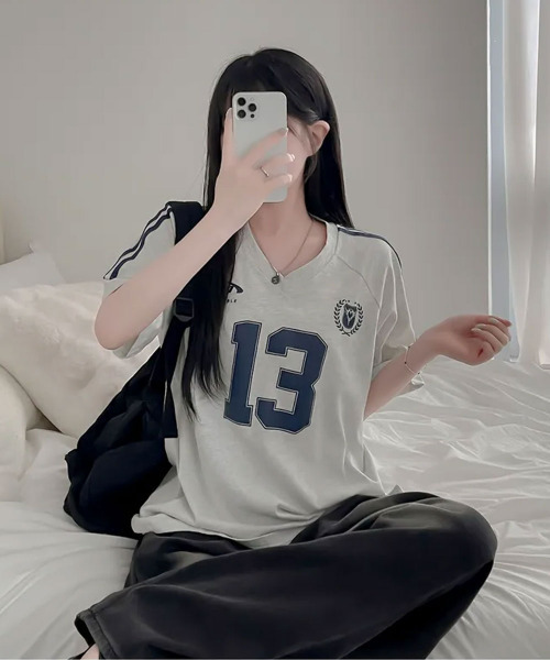 VIVID LADY(ビビッドレディー)の「ナンバリング Vネック 半袖Tシャツ(Tシャツ/カットソー・レディース・グレー/ネイビー/ホワイト・FREE)」の7枚目の写真