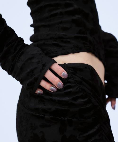 THINGS THAT MATTER(シングス ザット マター)の「VELOUR JACQUARD SKIRT / ベロアジャカードスカート(スカート・レディース・ブラック/ブルー・2/1)」の3枚目の写真