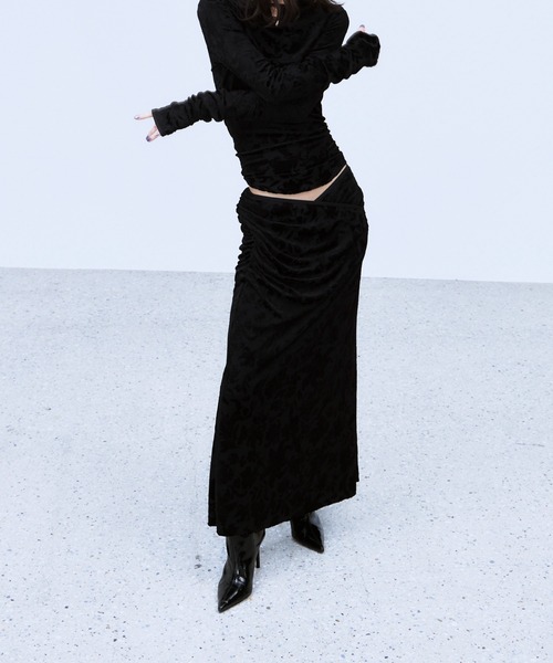 THINGS THAT MATTER(シングス ザット マター)の「VELOUR JACQUARD SKIRT / ベロアジャカードスカート(スカート・レディース・ブラック/ブルー・2/1)」の5枚目の写真