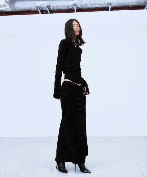 THINGS THAT MATTER(シングス ザット マター)の「VELOUR JACQUARD SKIRT / ベロアジャカードスカート(スカート・レディース・ブラック/ブルー・2/1)」の6枚目の写真