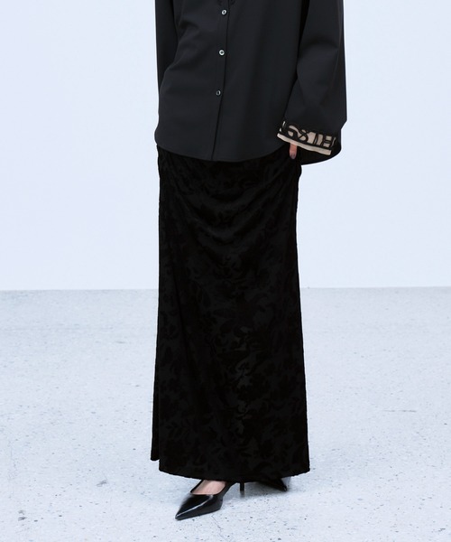 THINGS THAT MATTER(シングス ザット マター)の「VELOUR JACQUARD SKIRT / ベロアジャカードスカート(スカート・レディース・ブラック/ブルー・2/1)」の7枚目の写真