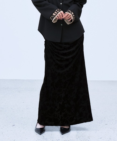 THINGS THAT MATTER(シングス ザット マター)の「VELOUR JACQUARD SKIRT / ベロアジャカードスカート(スカート・レディース・ブラック/ブルー・2/1)」の8枚目の写真