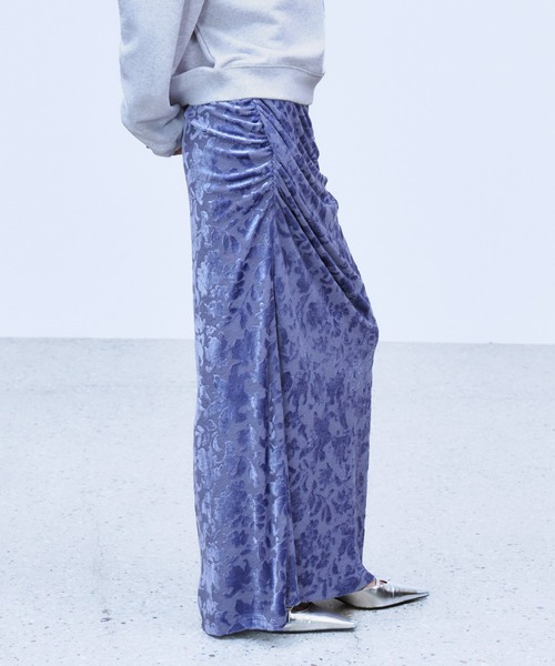THINGS THAT MATTER(シングス ザット マター)の「VELOUR JACQUARD SKIRT / ベロアジャカードスカート(スカート・レディース・ブラック/ブルー・2/1)」の12枚目の写真