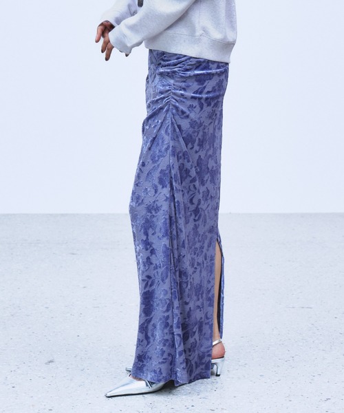 THINGS THAT MATTER(シングス ザット マター)の「VELOUR JACQUARD SKIRT / ベロアジャカードスカート(スカート・レディース・ブラック/ブルー・2/1)」の13枚目の写真