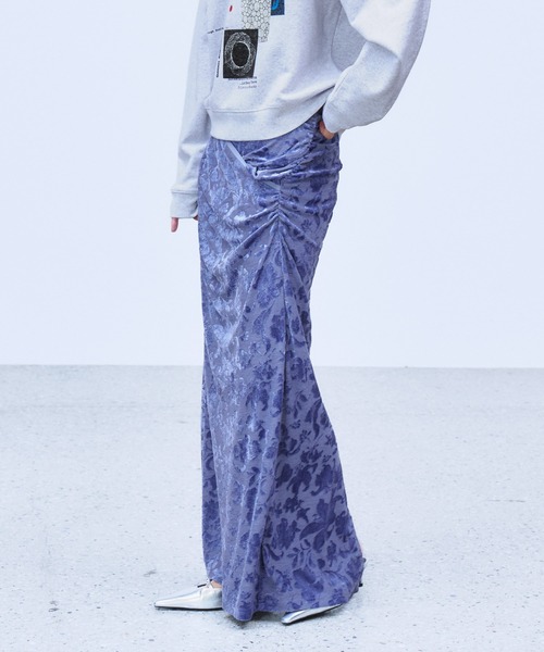 THINGS THAT MATTER(シングス ザット マター)の「VELOUR JACQUARD SKIRT / ベロアジャカードスカート(スカート・レディース・ブラック/ブルー・2/1)」の10枚目の写真