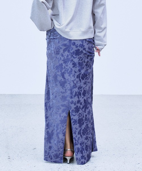 THINGS THAT MATTER(シングス ザット マター)の「VELOUR JACQUARD SKIRT / ベロアジャカードスカート(スカート・レディース・ブラック/ブルー・2/1)」の11枚目の写真