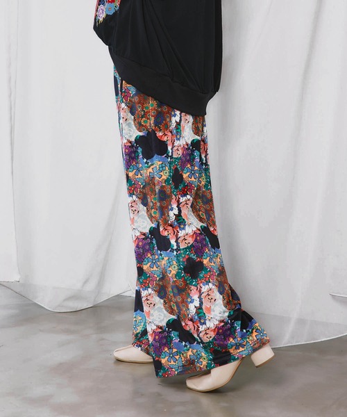 ScoLar(スカラー)の「163610:三柄展開 総柄ベロアパンツ(デニムパンツ・レディース・ベージュ/ブラウン/ブラック・M)」の6枚目の写真