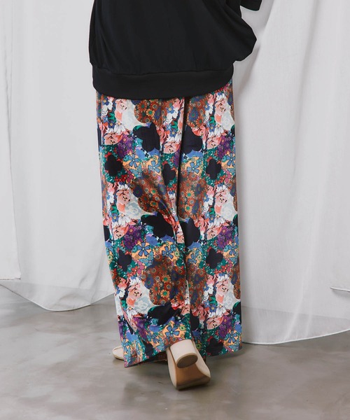 ScoLar(スカラー)の「163610:三柄展開 総柄ベロアパンツ(デニムパンツ・レディース・ベージュ/ブラウン/ブラック・M)」の7枚目の写真