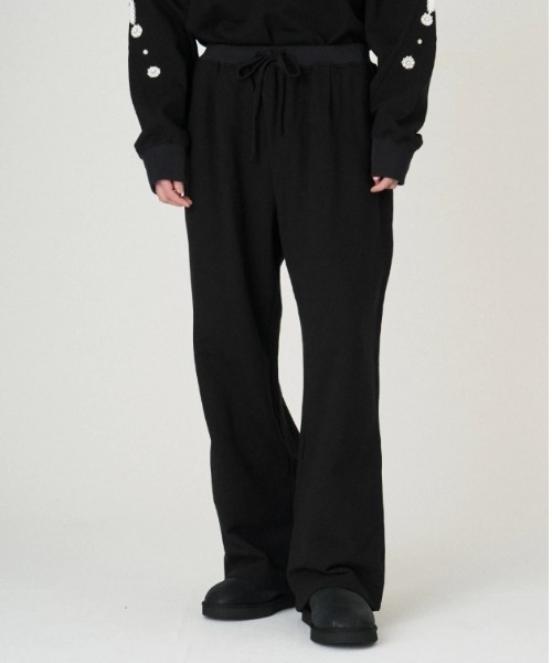 DISCOVERED(ディスカバード)の「DISCOVERED(ディスカバード)STUD'S TROUSER PANTS(スウェットパンツ・メンズ・ブラック・3/1)」の5枚目の写真