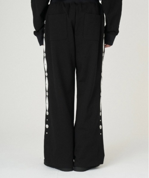 DISCOVERED(ディスカバード)の「DISCOVERED(ディスカバード)STUD'S TROUSER PANTS(スウェットパンツ・メンズ・ブラック・3/1)」の6枚目の写真