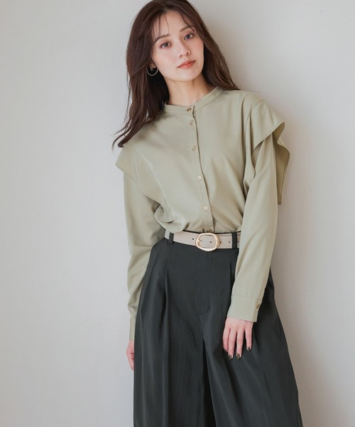 Andemiu(アンデミュウ)の「2WAYスクエアデザインブラウス/1074955(シャツ/ブラウス・レディース・カーキ/オフホワイト/グレー系その他・FREE)」の1枚目の写真