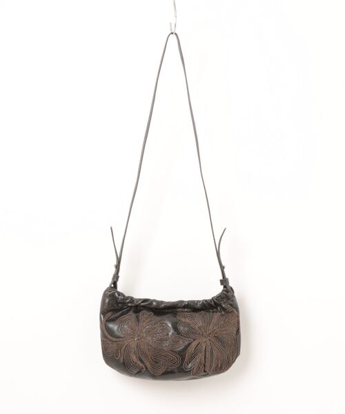 Desigual(デシグアル)の「Floral embroidery gathered shoulder bag / フローラル刺繍ギャザーショルダーバッグ(ショルダーバッグ・レディース・ブラウン・FREE)」の2枚目の写真