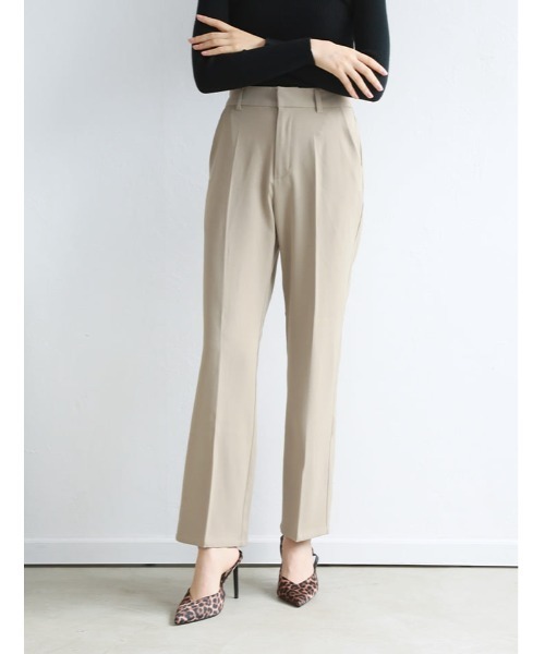 fifth(フィフス)の「美シルエットセンターラインストレートパンツ(その他パンツ・レディース・ベージュ/ブラック・M/XS)」の2枚目の写真