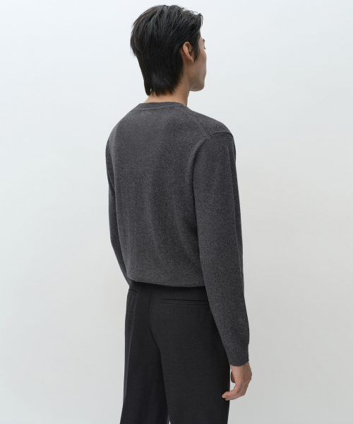 MUSINSA STANDARD（ムシンサスタンダード）の「[プラス] カシミヤ100 クルーネックニット [ミディアムグレー]（ニット/セーター・メンズ・その他・MEDIUM/LARGE/X-LARGE/2XL）」の3枚目の写真