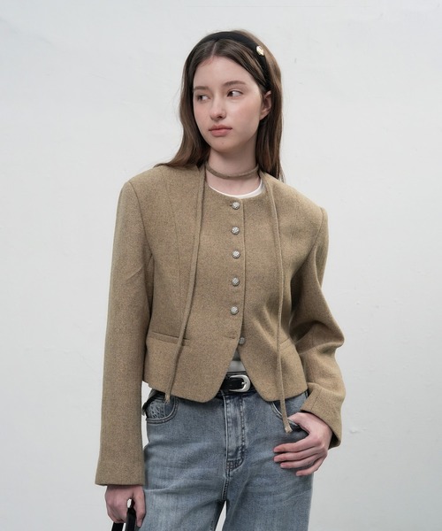 GENERAL IDEA(ジェネラルアイデア)の「【GENERAL IDEA】タイノーカラーウールブレンドジャケット / TIE COLLARLESS WOOL JACKET(ノーカラージャケット・レディース・ブラウン/グレー/ベージュ・M/L/S)」の3枚目の写真