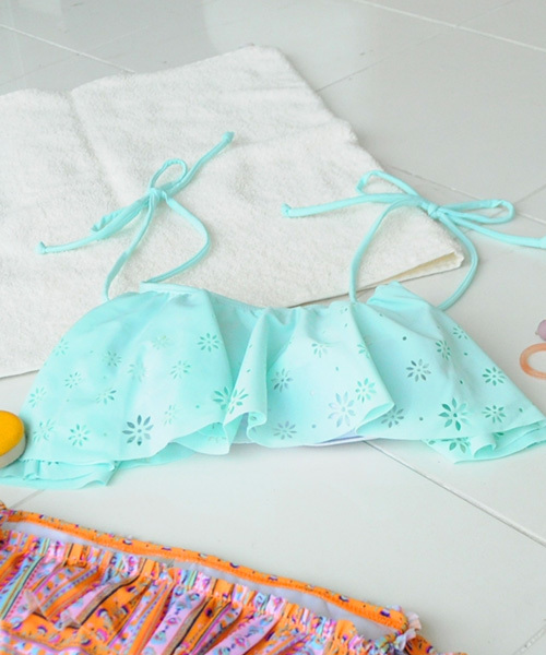 Luz Llena (philter)（ラズレナ　フィルター）の「[単品]バンドゥ・フレアキャミブラトップ/3Dビキニ/水着（水着・レディース・ピンク/その他1/ミント/イエロー/その他2/ブラック・MEDIUM/SMALL/LARGE）」の3枚目の写真