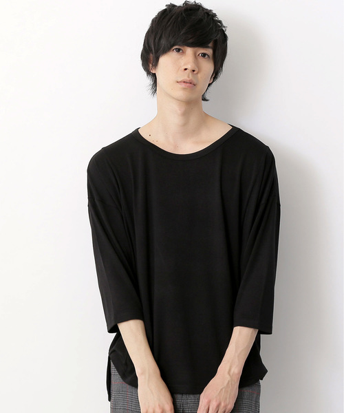 MONO-MART(モノマート)の「オーバーサイズドロップショルダー サイドスリット ヘムラインカットソー とろみカットソー/TRストレッチ(Tシャツ/カットソー・メンズ・ライトオリーブ/ピンク/オフホワイト/ブラック/グレー系その他/ブラウン系その他/ライトブルー/グレー系その他2/ネイビー/ライトイエロー/ベージュ/ブルー/ラベンダー/ワイン・FREE)」の3枚目の写真