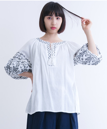 MERLOT | タッセルチロリアン刺繍バルーンスリーブブラウス1122(シャツ/ブラウス)