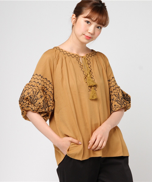 MERLOT（メルロー）の「タッセルチロリアン刺繍バルーンスリーブブラウス1122（シャツ/ブラウス・レディース・オフホワイト/ブラック/キャメル・FREE）」の13枚目の写真