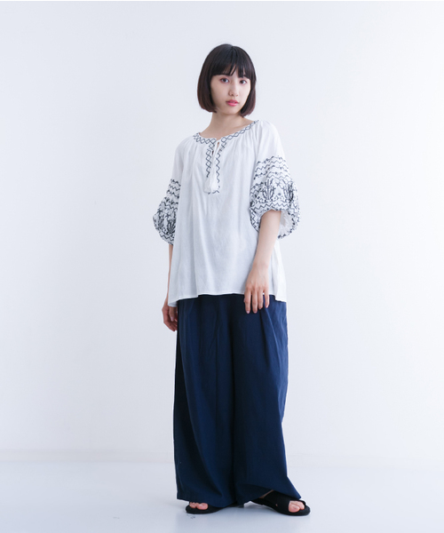 MERLOT（メルロー）の「タッセルチロリアン刺繍バルーンスリーブブラウス1122（シャツ/ブラウス・レディース・オフホワイト/ブラック/キャメル・FREE）」の14枚目の写真