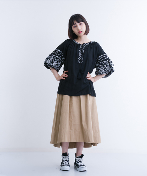 MERLOT（メルロー）の「タッセルチロリアン刺繍バルーンスリーブブラウス1122（シャツ/ブラウス・レディース・オフホワイト/ブラック/キャメル・FREE）」の19枚目の写真