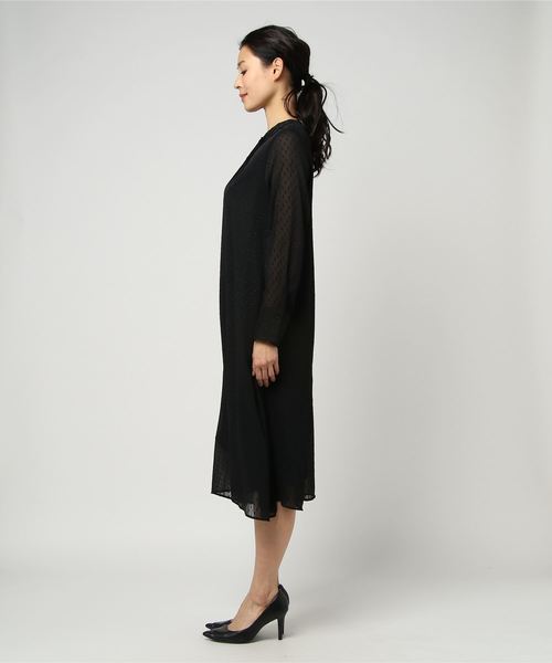 merlot plus(メルロープリュス)の「ピンタックノーカラーシフォンワンピース7377(ワンピース・レディース・ブラック/ピンク・FREE)」の4枚目の写真