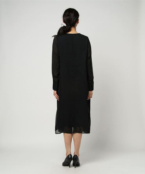 merlot plus(メルロープリュス)の「ピンタックノーカラーシフォンワンピース7377(ワンピース・レディース・ブラック/ピンク・FREE)」の3枚目の写真