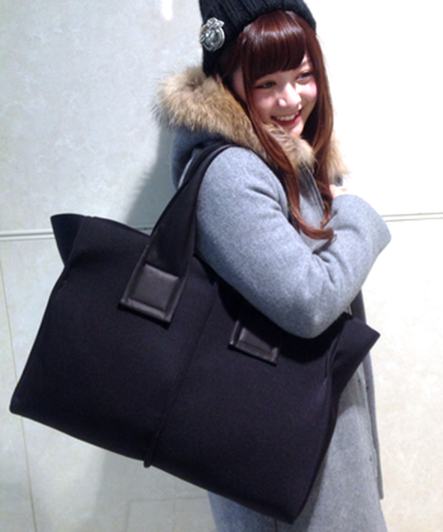 PAPILLONNER（パピヨネ）の「【Kawa-Kawa（カワカワ）】WET L（トートバッグ・レディース・ブラック・FREE）」の2枚目の写真