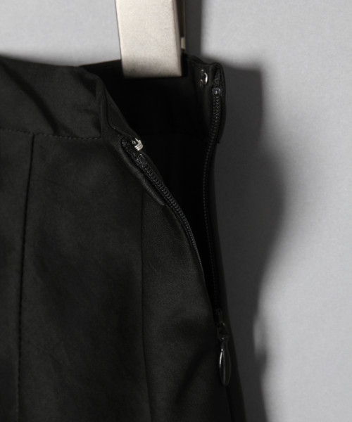 LOWRYS FARM(ローリーズファーム)の「マットサテンロングスカート 814885(スカート・レディース・ブラック/ネイビー/グレー・MEDIUM/LARGE)」の9枚目の写真