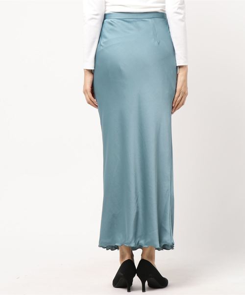 LOWRYS FARM(ローリーズファーム)の「マットサテンロングスカート 814885(スカート・レディース・ブラック/ネイビー/グレー・MEDIUM/LARGE)」の4枚目の写真