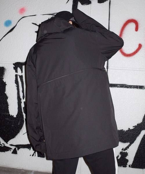 rovtski(ロフトスキー)の「LIGHT YEAR BAG ANORAK HOOD(その他アウター・レディース・ブラック/レッド・FREE)」の11枚目の写真