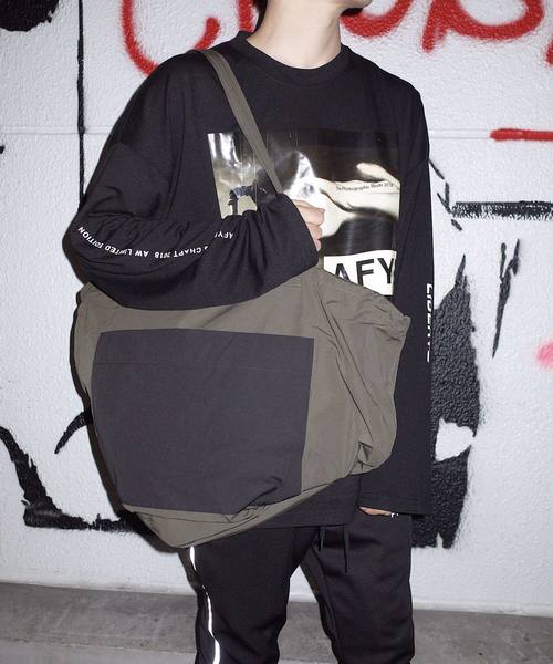 rovtski(ロフトスキー)の「LIGHT YEAR BAG ANORAK HOOD(その他アウター・レディース・ブラック/レッド・FREE)」の9枚目の写真