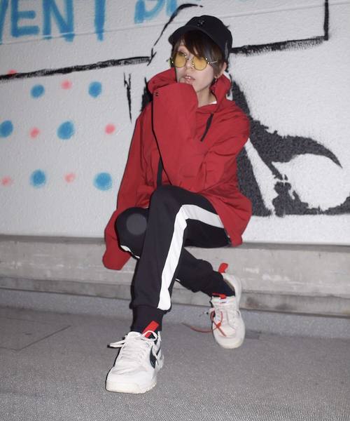 rovtski(ロフトスキー)の「LIGHT YEAR BAG ANORAK HOOD(その他アウター・レディース・ブラック/レッド・FREE)」の8枚目の写真