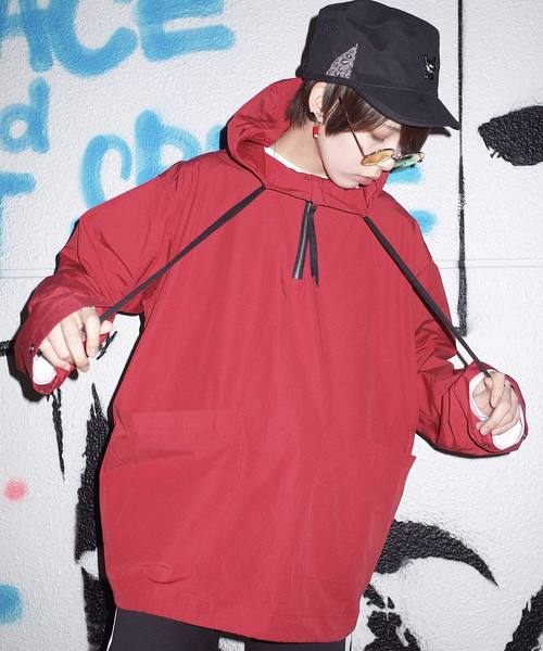 rovtski(ロフトスキー)の「LIGHT YEAR BAG ANORAK HOOD(その他アウター・レディース・ブラック/レッド・FREE)」の6枚目の写真