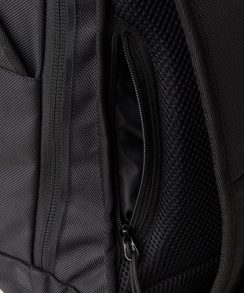 NEW ERA(ニューエラ)の「ニューエラ リュック 31L スポーツパック NEW ERA(バックパック/リュック・メンズ・ブラック/ブラック系その他/グレー系その他/ブラック系その他2/グレー・FREE)」の17枚目の写真