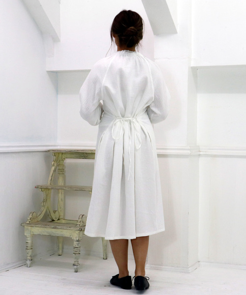 s.t.closet frabjous（エスティクローゼットフラブジャス）の「【s.t.closet frabjous/エスティ・クローゼット・フラブジャス】『着る保湿クリーム』つぼみワンピース（ワンピース・レディース・ホワイト/ブラック・FREE）」の7枚目の写真