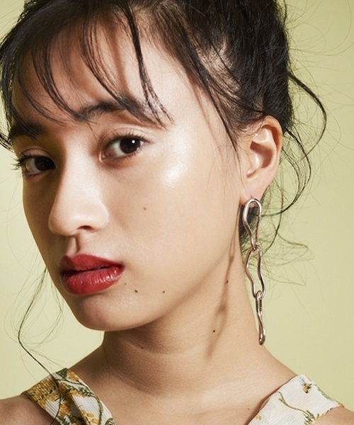 LAPUIS（ラピュイ）の「THREE WAVE  PIERCE（ピアス（両耳用）・レディース・シルバー/ゴールド・FREE）」の3枚目の写真