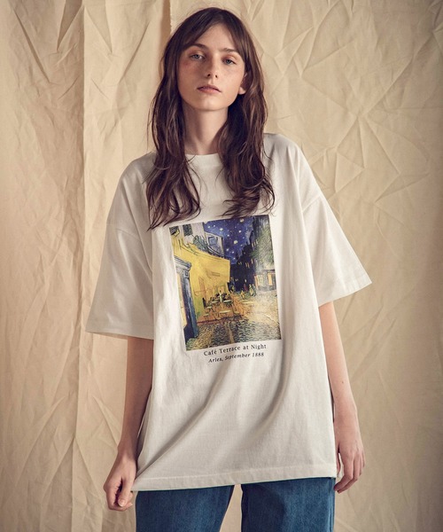 EMMA CLOTHES（エマクローズ）の「ART×EMMA CLOTHES別注 アート転写プリントビッグシルエット半袖カットソー バックプリント グラフィック カットソー（Tシャツ/カットソー・メンズ・ベージュ系その他/ブラック系その他2/グリーン系その他2/グリーン系その他/ブラック系その他3/グリーン系その他3/ホワイト系その他/ホワイト系その他2/ベージュ系その他2/ブラック系その他/ホワイト系その他3/ベージュ系その他3/ブラウン系その他/ブラウン系その他2/ブラウン系その他3/ブルー系その他2/ブルー系その他3/ブルー系その他/グリーン系その他6/グリーン系その他7/ベージュ系その他4/ベージュ系その他5/ブラック系その他4/ブラック系その他5/ブラック系その他6/ブラック系その他7/グリーン系その他5/ホワイト系その他7/ホワイト系その他5/ホワイト系その他6/ベージュ系その他6/ベージュ系その他7/グリーン系その他4/ブルー系その他5/ブルー系その他6/ブルー系その他7/その他9/その他/ホワイト系その他4/その他4/その他6/その他7/その他10/その他8/ブルー系その他4/その他2/その他3/その他5・M/L/S）」の3枚目の写真