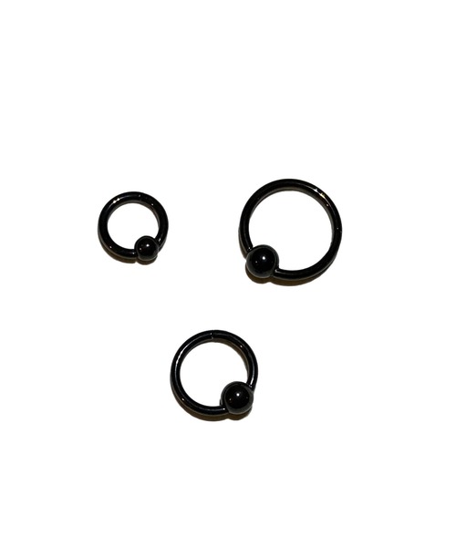 MORPH(モルフ)の「MORPH モルフ CBR クリッカー ボディーピアス 16ゲージ 6mm~10mm(ピアス(片耳用)・メンズ・ブラック・6/8/10)」の2枚目の写真
