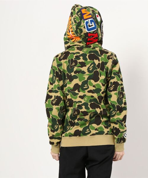A BATHING APE（アベイシングエイプ）の「BIG ABC CAMO SHARK FULL ZIP