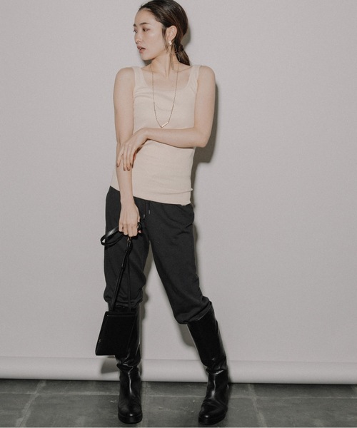 eversince（エバーシンス）の「【ペールトーン】スクエアネック・リブタンクトップ（タンクトップ・レディース・ブラック/グリーン/グレイッシュベージュ/アイボリー/オフホワイト/ピンク・M/L）」の2枚目の写真