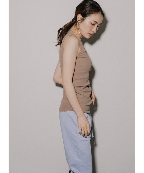eversince（エバーシンス）の「【ペールトーン】スクエアネック・リブタンクトップ（タンクトップ・レディース・ブラック/グリーン/グレイッシュベージュ/アイボリー/オフホワイト/ピンク・M/L）」の22枚目の写真