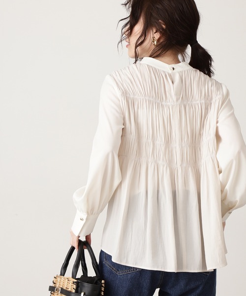 N.（N. Natural Beauty Basic）（エヌエヌナチュラルビューティーベーシック）の「◆フハクキリカエバックシャーリングブラウス（シャツ/ブラウス・レディース・ネイビー/アイボリー/モカ・MEDIUM）」の11枚目の写真