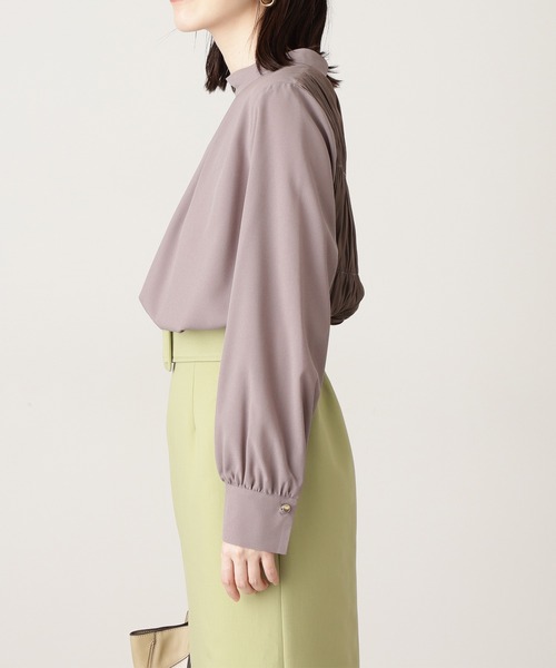 N.（N. Natural Beauty Basic）（エヌエヌナチュラルビューティーベーシック）の「◆フハクキリカエバックシャーリングブラウス（シャツ/ブラウス・レディース・ネイビー/アイボリー/モカ・MEDIUM）」の5枚目の写真