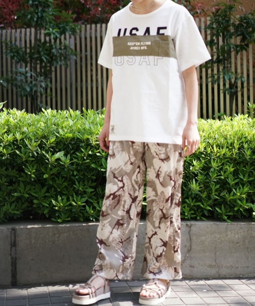 AVIREX(アヴィレックス)の「プリントコンビミリタリープルオーバー/ PRINT COMBI MILITARY PULLOVER(Tシャツ/カットソー・レディース・オフホワイト/ブルー/マスタード・FREE)」の14枚目の写真