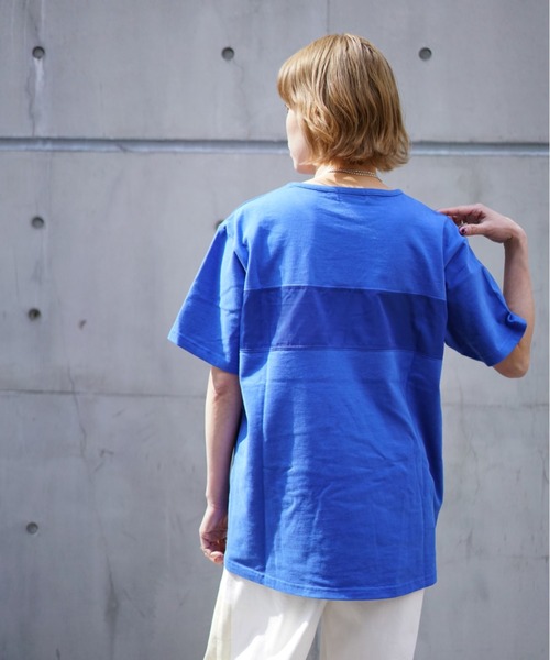 AVIREX(アヴィレックス)の「プリントコンビミリタリープルオーバー/ PRINT COMBI MILITARY PULLOVER(Tシャツ/カットソー・レディース・オフホワイト/ブルー/マスタード・FREE)」の6枚目の写真