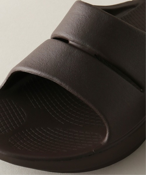 OOFOS（ウーフォス）の「【OOFOS / ウーフォス】 OOAHH（サンダル・メンズ・ブラック/ブラウン・25cm/26cm/27cm/28cm）」の14枚目の写真