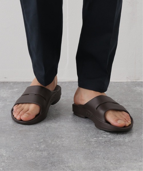OOFOS（ウーフォス）の「【OOFOS / ウーフォス】 OOAHH（サンダル・メンズ・ブラック/ブラウン・25cm/26cm/27cm/28cm）」の12枚目の写真